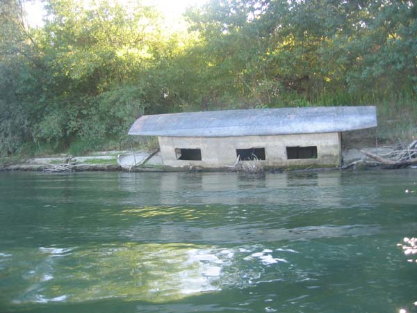 house_boat_affondata